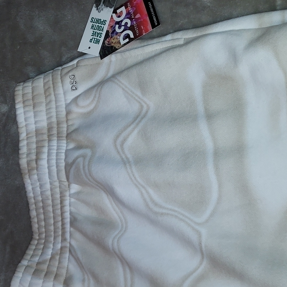 DSG X TWITCH + ALLISON Women's Long Fleece Shorts white and tan color - Picture 4 of 9